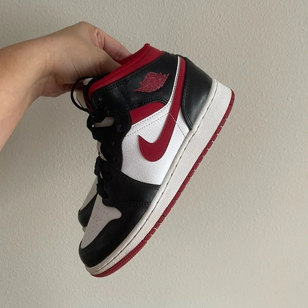 Nike Air Jordan 1 Mid GS Size 4 Youth